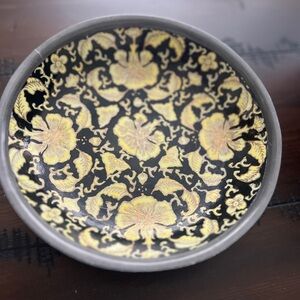 Japanese porcelain ware decorated in Hong Kong